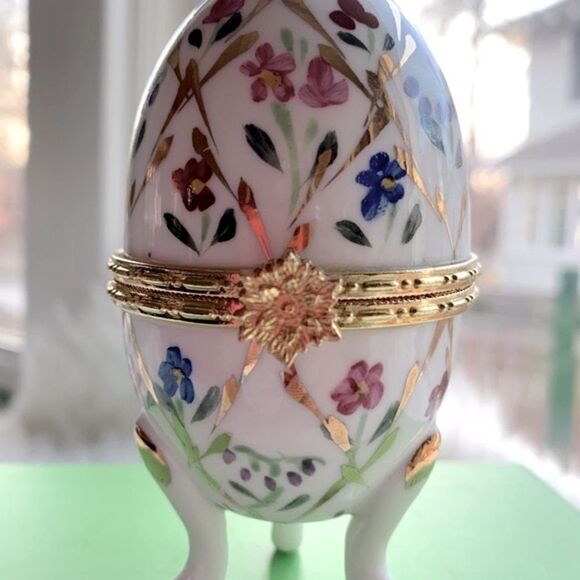 FORMALITIES by Baum Bros egg handpainted 10K gold trim - Picture 13 of 13